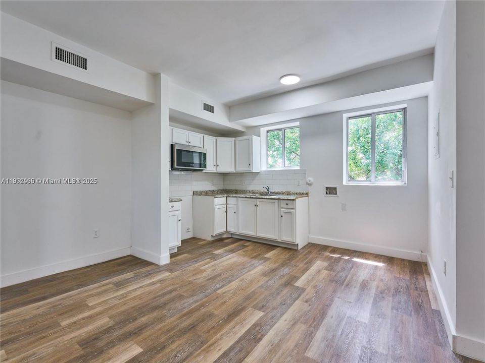 For Rent: $2,250 (2 beds, 1 baths, 672 Square Feet)