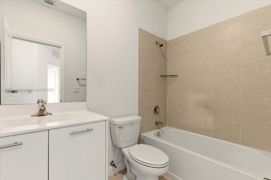 En Venta: $550,000 (3 camas, 2 baños, 1695 Pies cuadrados)