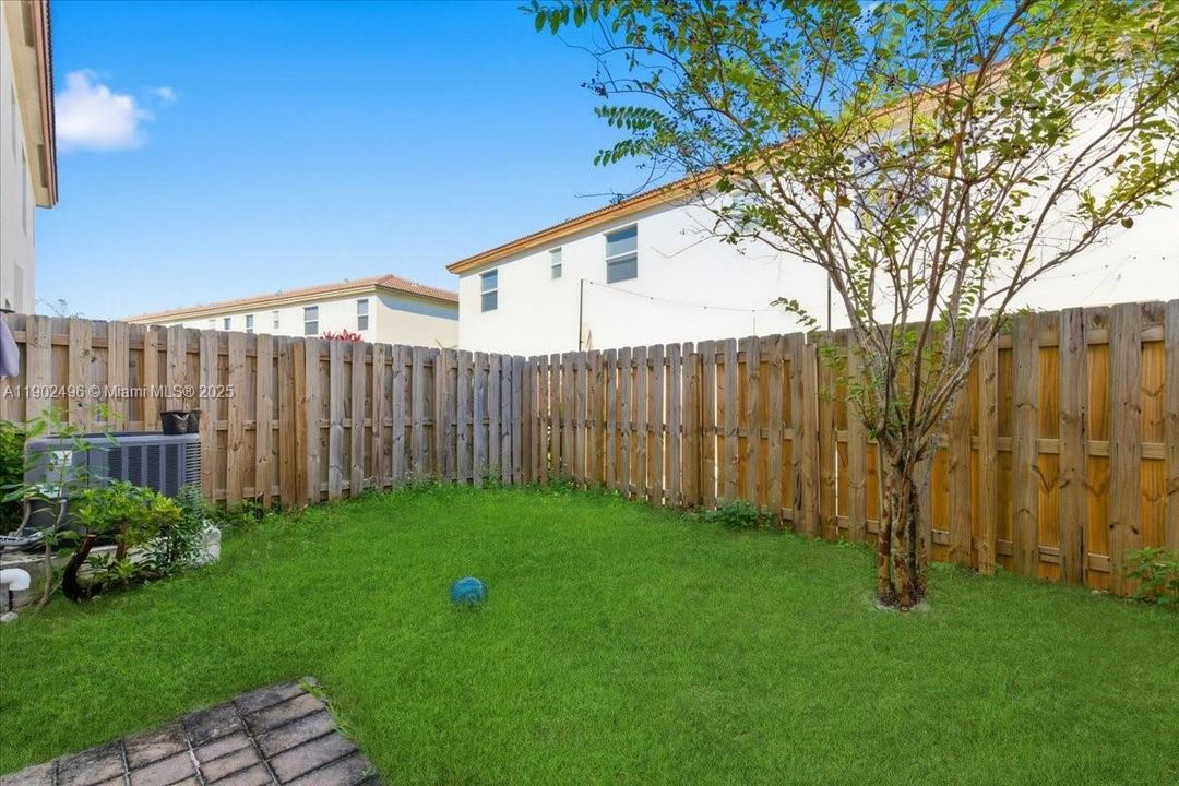 En Venta: $550,000 (3 camas, 2 baños, 1695 Pies cuadrados)