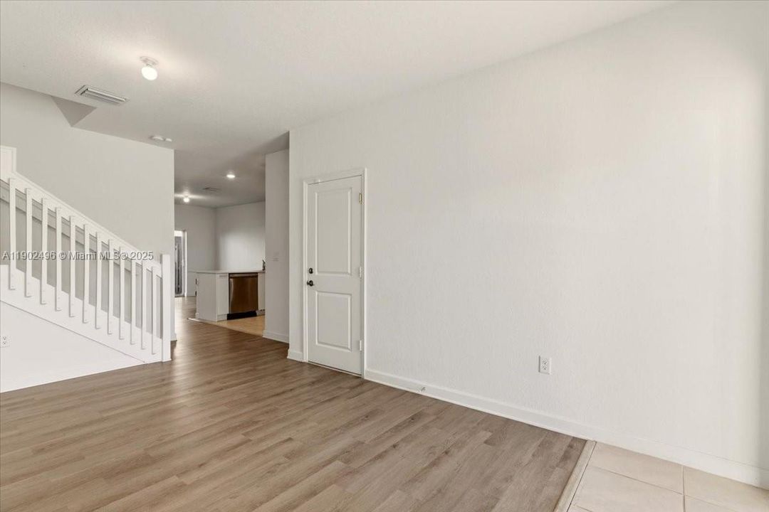 En Venta: $550,000 (3 camas, 2 baños, 1695 Pies cuadrados)