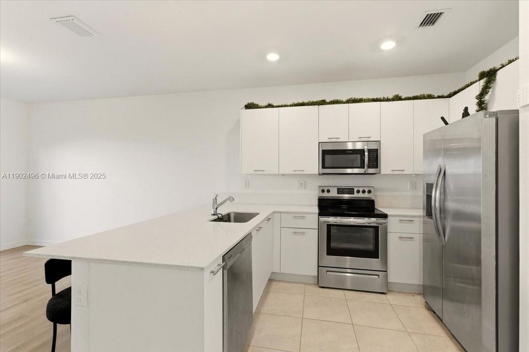 En Venta: $550,000 (3 camas, 2 baños, 1695 Pies cuadrados)