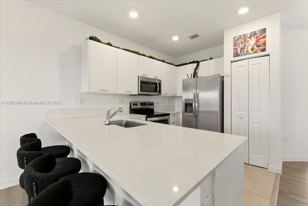 En Venta: $550,000 (3 camas, 2 baños, 1695 Pies cuadrados)