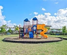 En Venta: $550,000 (3 camas, 2 baños, 1695 Pies cuadrados)