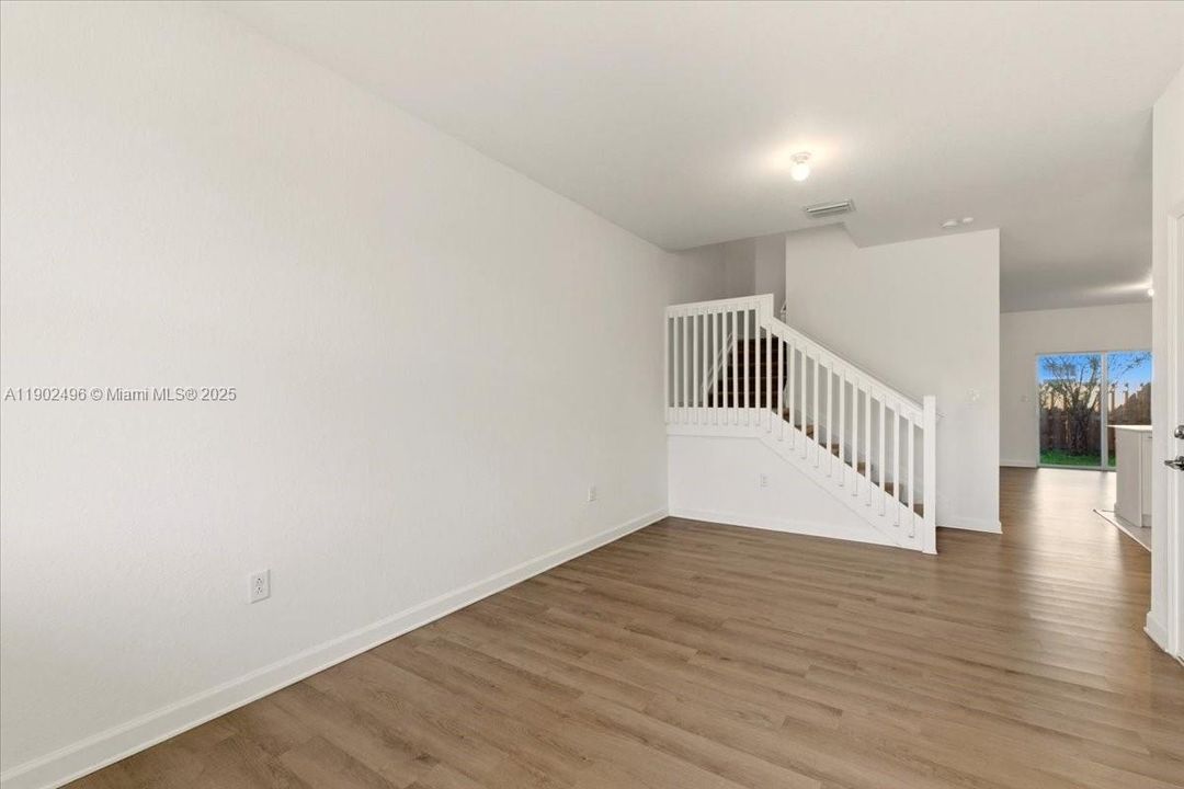 En Venta: $550,000 (3 camas, 2 baños, 1695 Pies cuadrados)