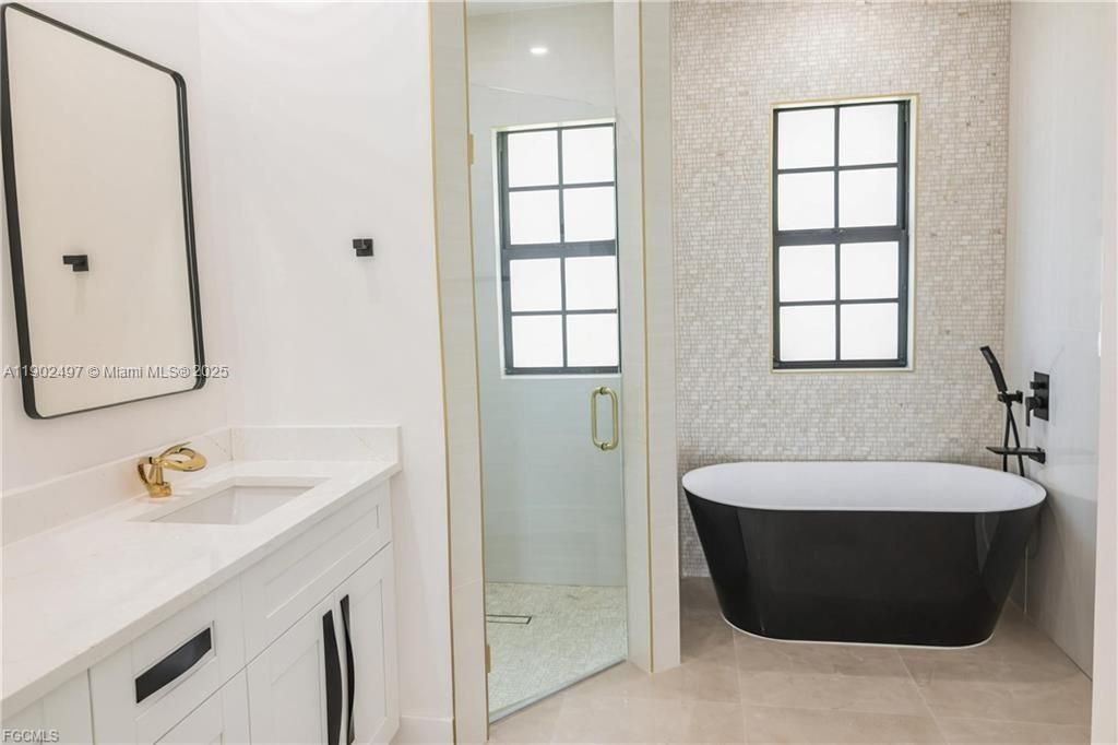 En Venta: $525,000 (4 camas, 2 baños, 2097 Pies cuadrados)