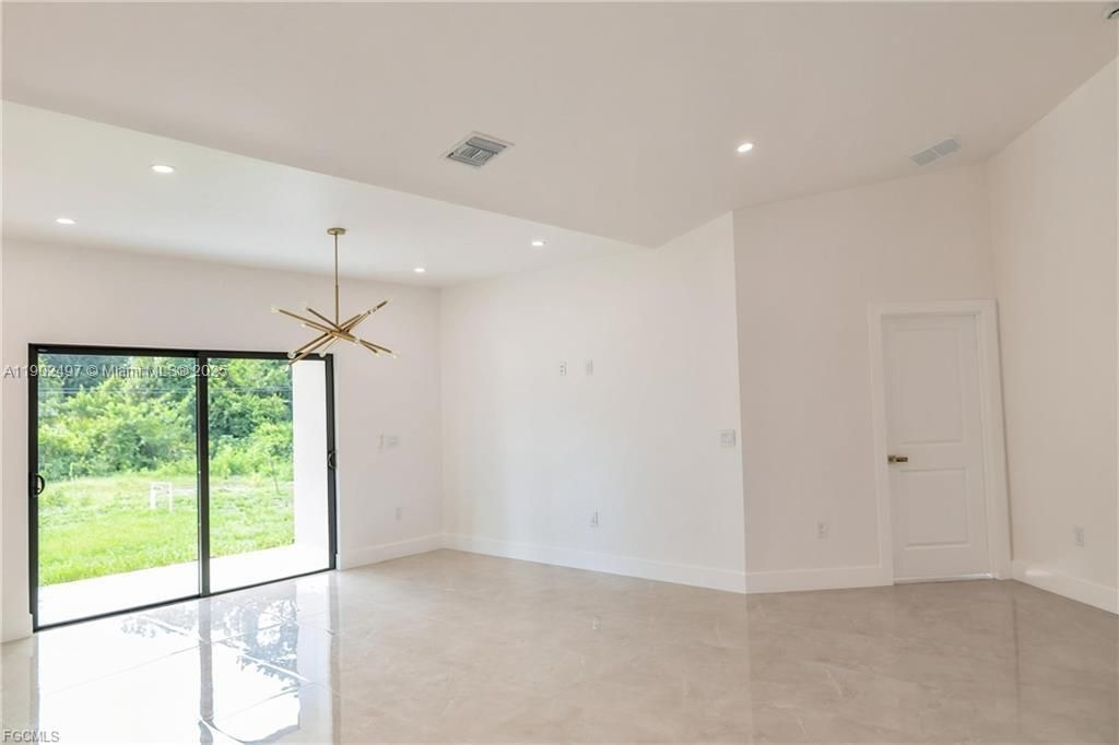 En Venta: $525,000 (4 camas, 2 baños, 2097 Pies cuadrados)