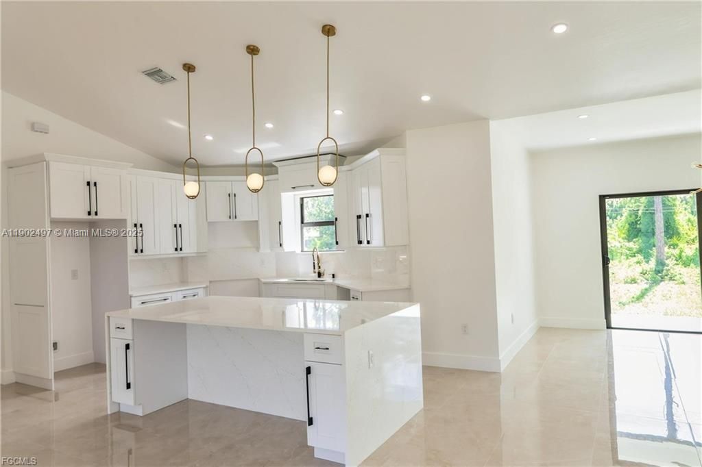 En Venta: $525,000 (4 camas, 2 baños, 2097 Pies cuadrados)