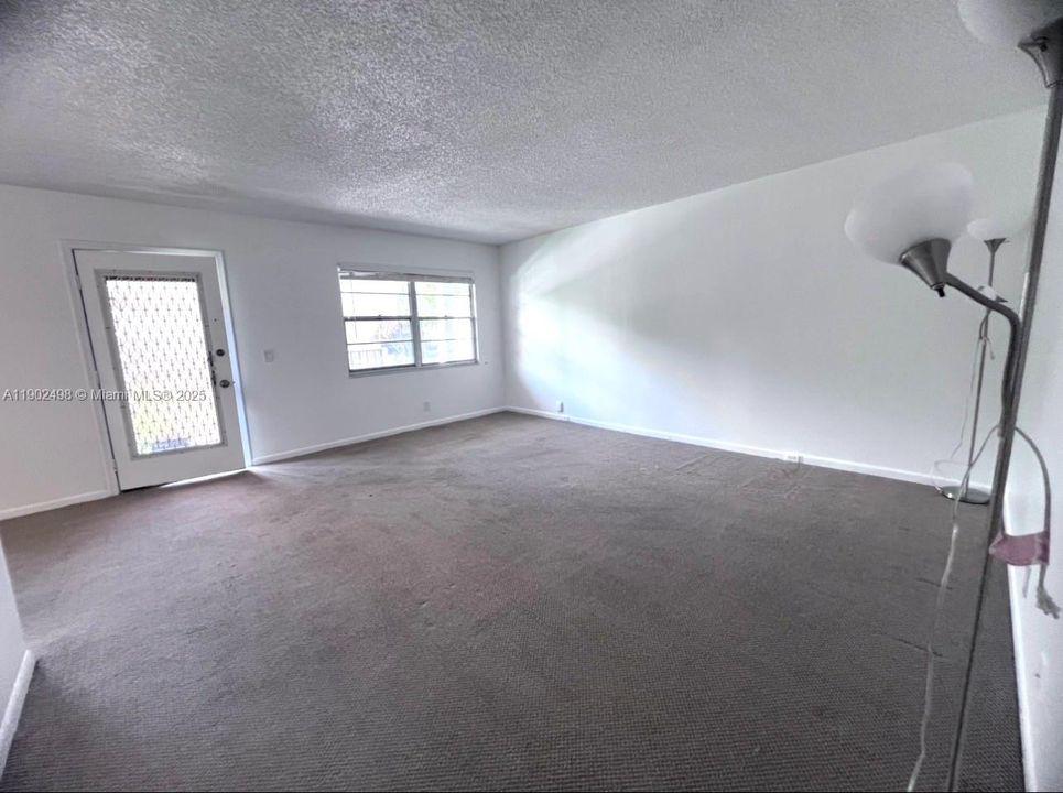 For Rent: $1,950 (2 beds, 2 baths, 1044 Square Feet)