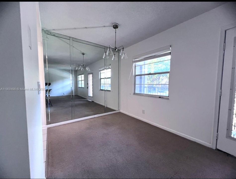 For Rent: $1,950 (2 beds, 2 baths, 1044 Square Feet)