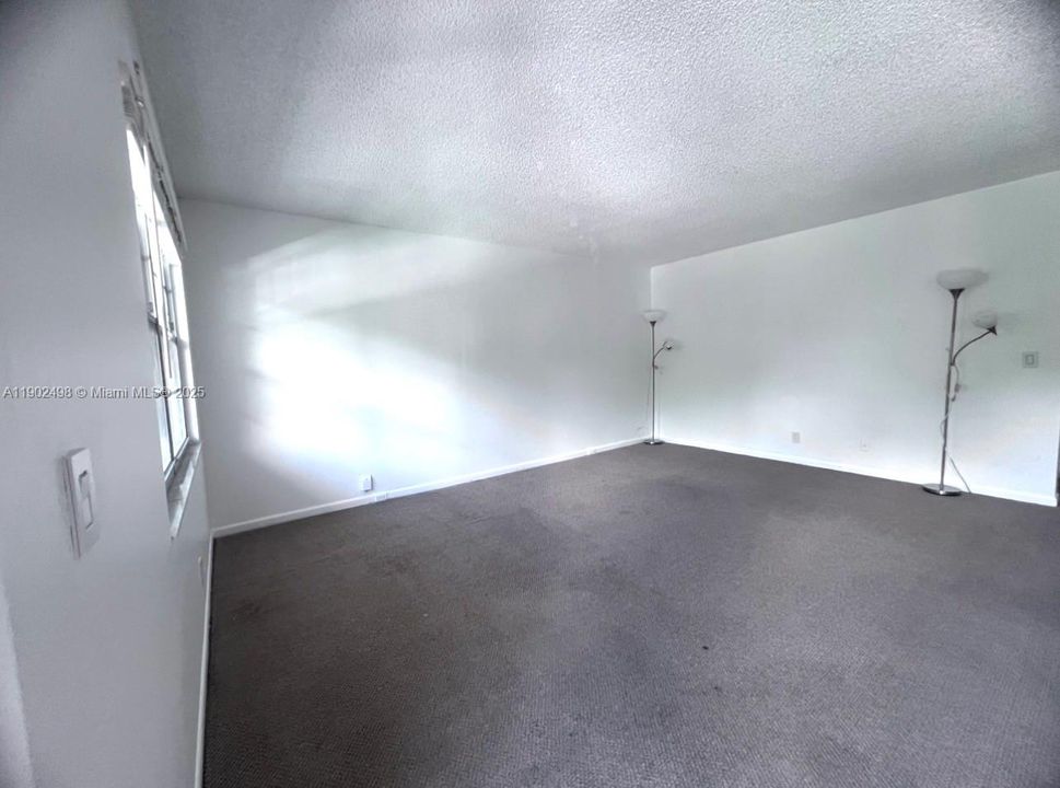 For Rent: $1,950 (2 beds, 2 baths, 1044 Square Feet)