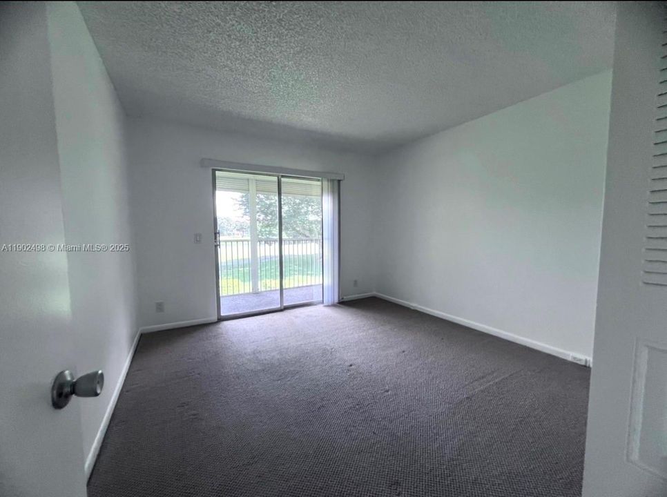 For Rent: $1,950 (2 beds, 2 baths, 1044 Square Feet)