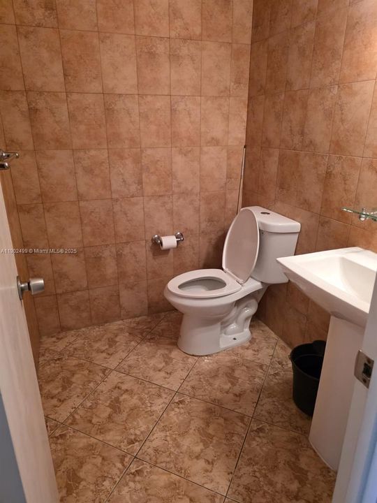 Active With Contract: $195,000 (2 beds, 1 baths, 1060 Square Feet)