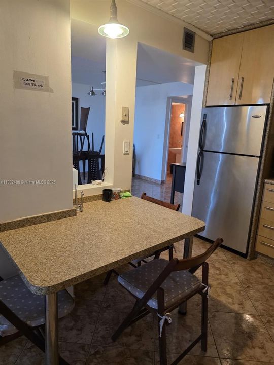 Active With Contract: $195,000 (2 beds, 1 baths, 1060 Square Feet)