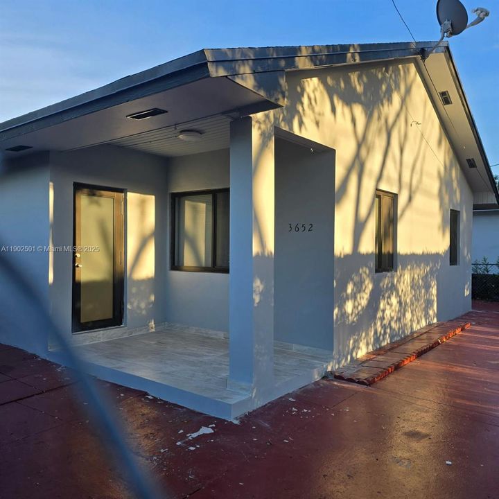 Recientemente alquilado: $2,900 (2 camas, 1 baños, 1461 Pies cuadrados)