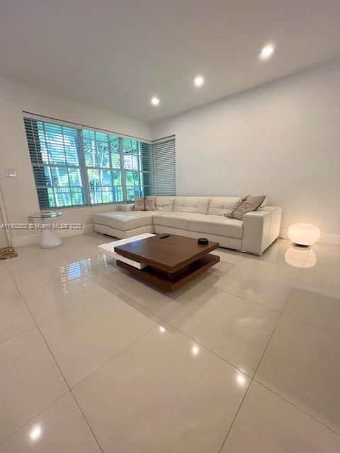 For Rent: $2,900 (2 beds, 1 baths, 1100 Square Feet)