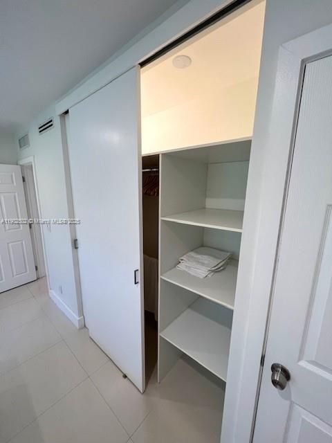 For Rent: $2,900 (2 beds, 1 baths, 1100 Square Feet)