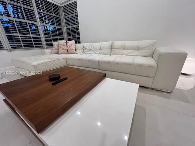 For Rent: $2,900 (2 beds, 1 baths, 1100 Square Feet)