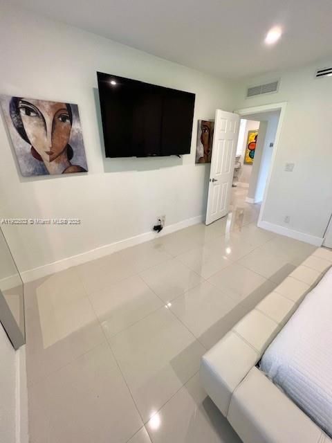 For Rent: $2,900 (2 beds, 1 baths, 1100 Square Feet)