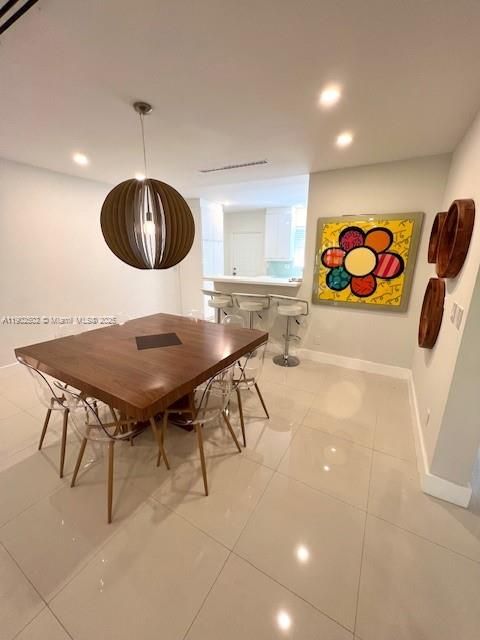 For Rent: $2,900 (2 beds, 1 baths, 1100 Square Feet)