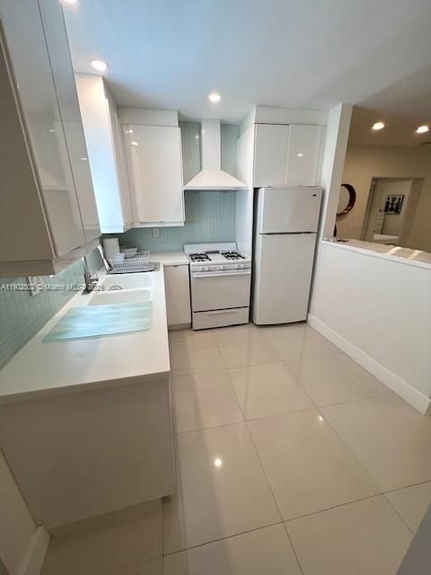 For Rent: $2,900 (2 beds, 1 baths, 1100 Square Feet)