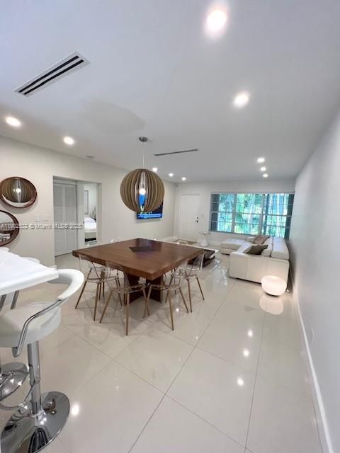 For Rent: $2,900 (2 beds, 1 baths, 1100 Square Feet)