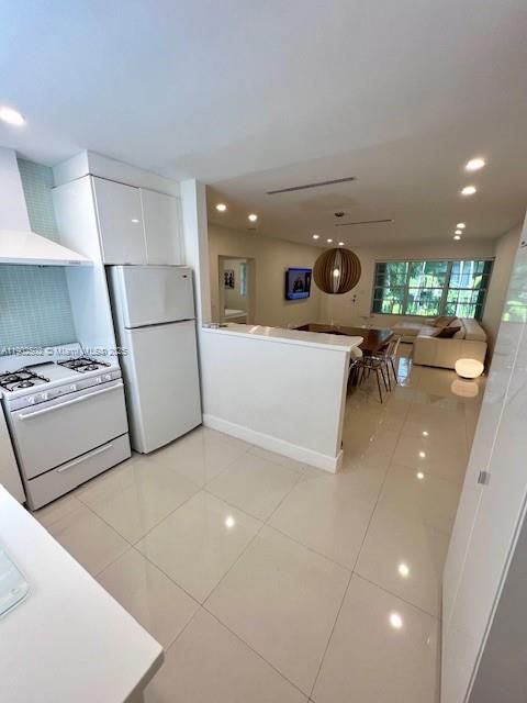 For Rent: $2,900 (2 beds, 1 baths, 1100 Square Feet)