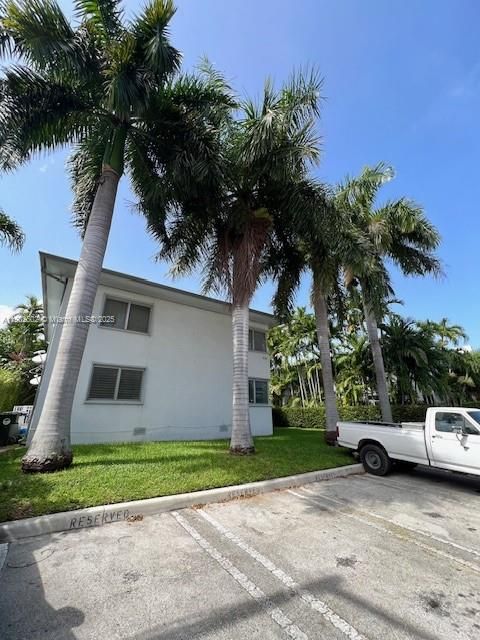 For Rent: $2,900 (2 beds, 1 baths, 1100 Square Feet)