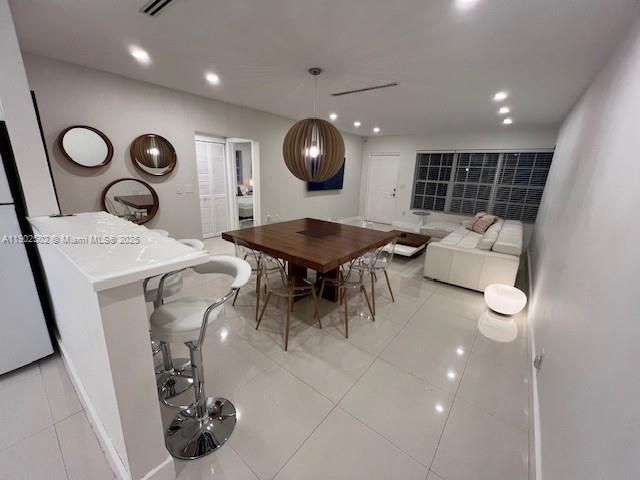 For Rent: $2,900 (2 beds, 1 baths, 1100 Square Feet)