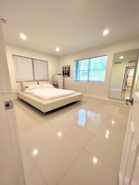 For Rent: $2,900 (2 beds, 1 baths, 1100 Square Feet)