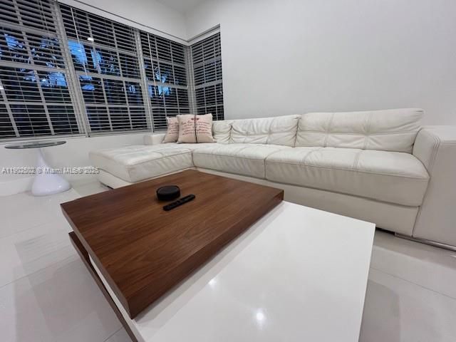 For Rent: $2,900 (2 beds, 1 baths, 1100 Square Feet)