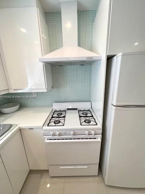 For Rent: $2,900 (2 beds, 1 baths, 1100 Square Feet)