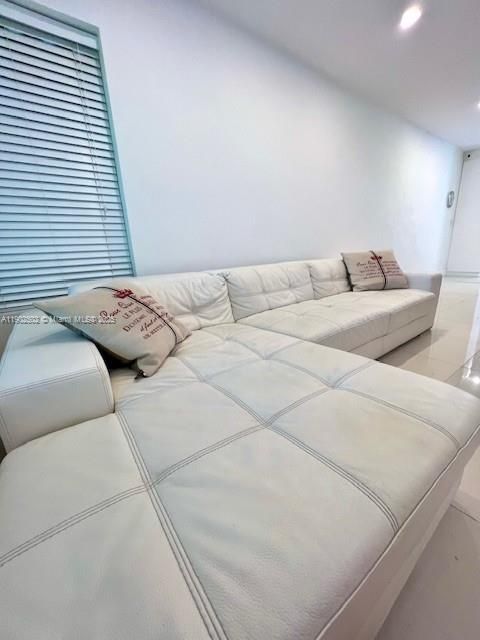 For Rent: $2,900 (2 beds, 1 baths, 1100 Square Feet)