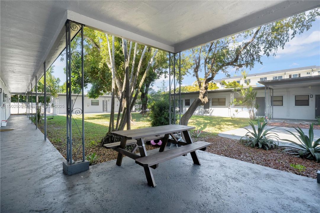 出租: $1,650 (1 贝兹, 1 浴室, 495 平方英尺)