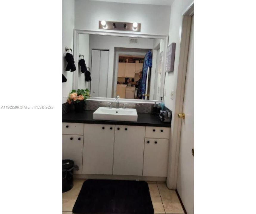 For Sale: $235,000 (2 beds, 2 baths, 906 Square Feet)