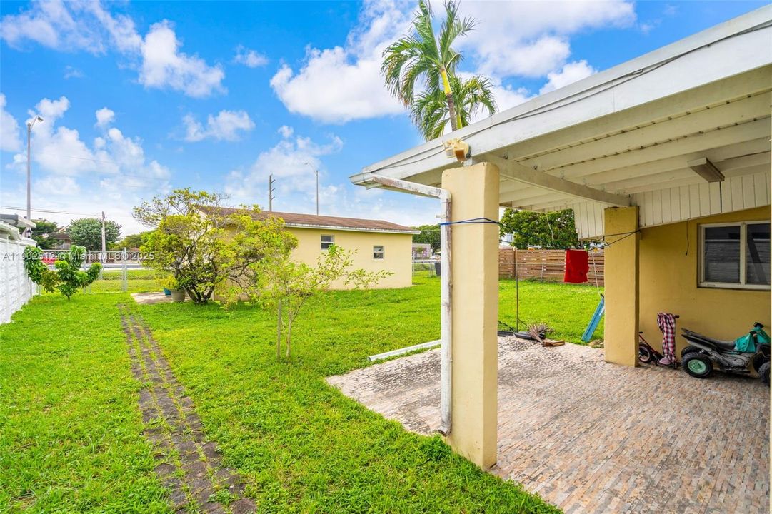 待售: $800,000 (3 贝兹, 3 浴室, 1743 平方英尺)