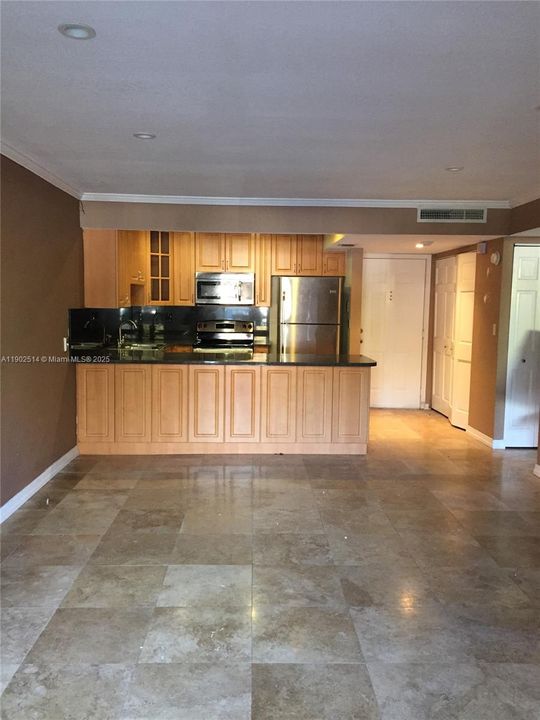 Recently Rented: $1,900 (1 beds, 1 baths, 670 Square Feet)