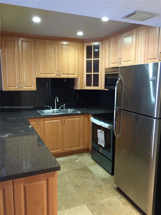 Recently Rented: $1,900 (1 beds, 1 baths, 670 Square Feet)