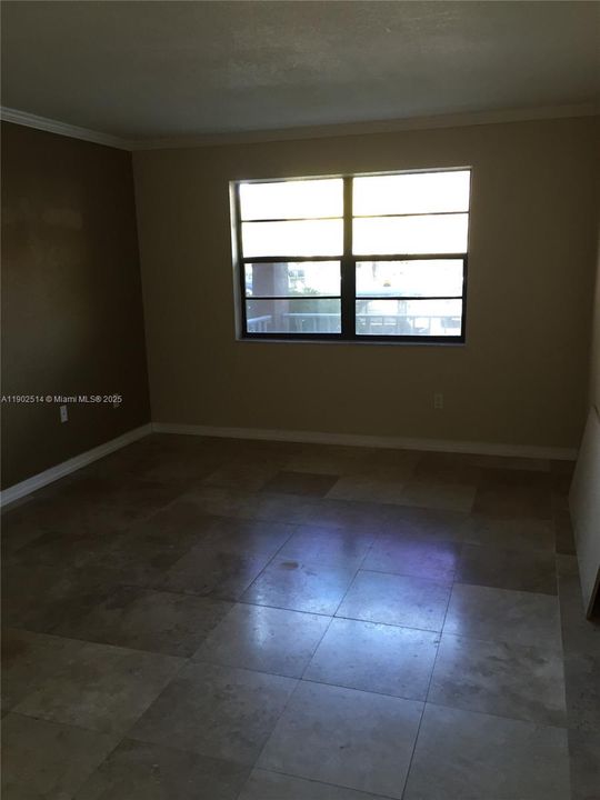 Recently Rented: $1,900 (1 beds, 1 baths, 670 Square Feet)