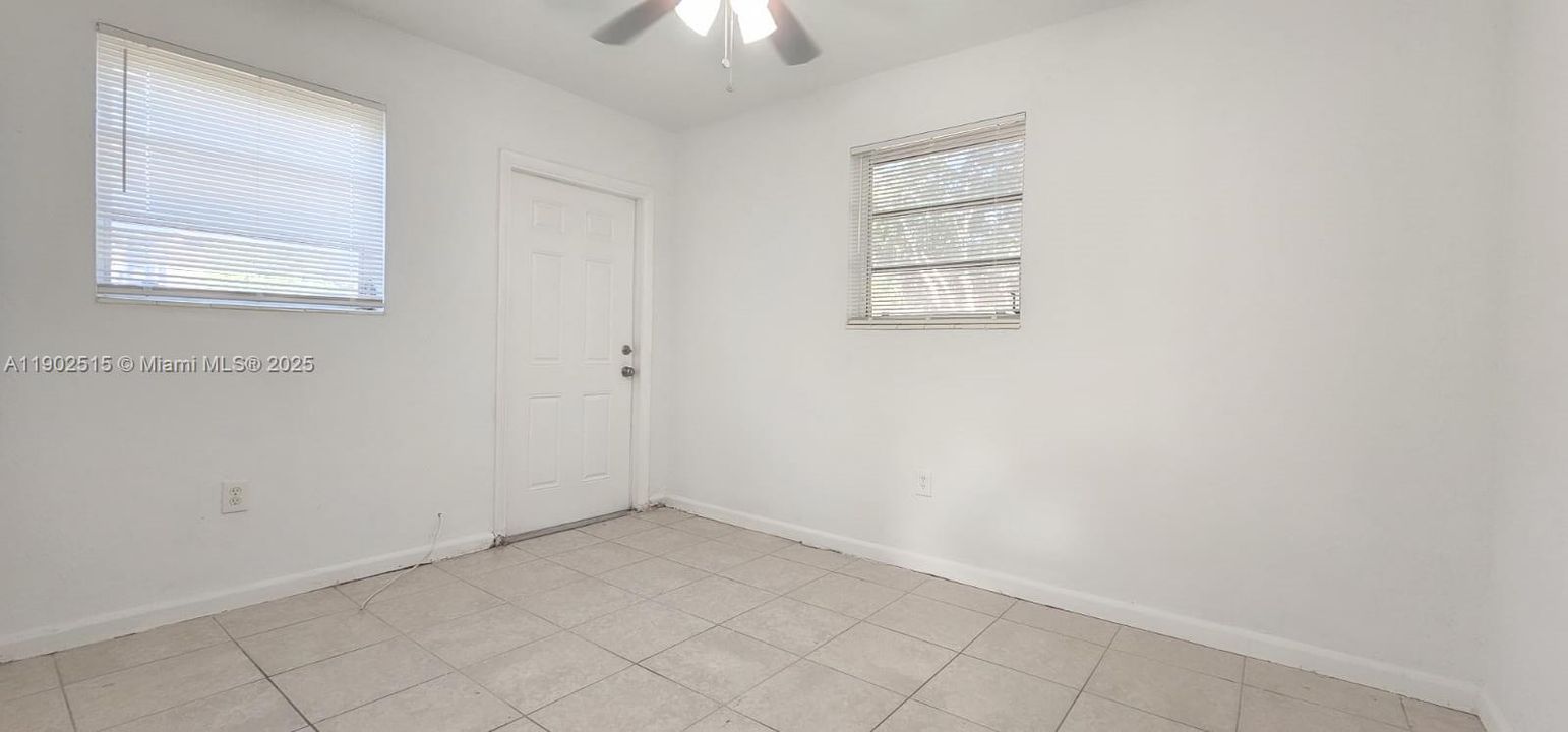 For Rent: $2,285 (3 beds, 1 baths, 1101 Square Feet)