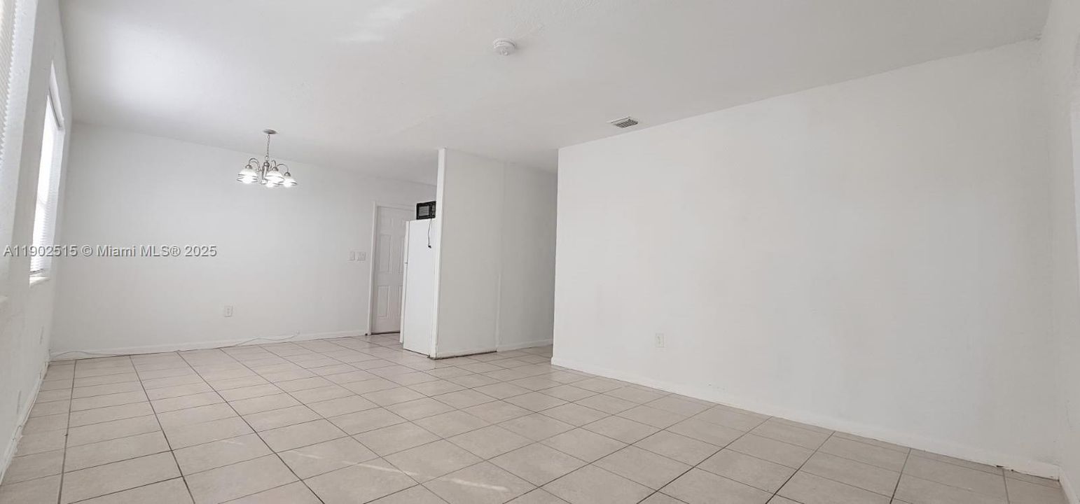 For Rent: $2,285 (3 beds, 1 baths, 1101 Square Feet)