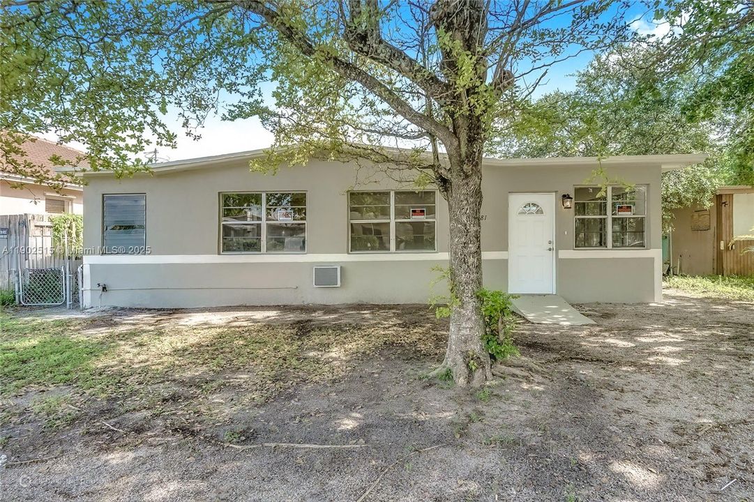 For Rent: $2,285 (3 beds, 1 baths, 1101 Square Feet)