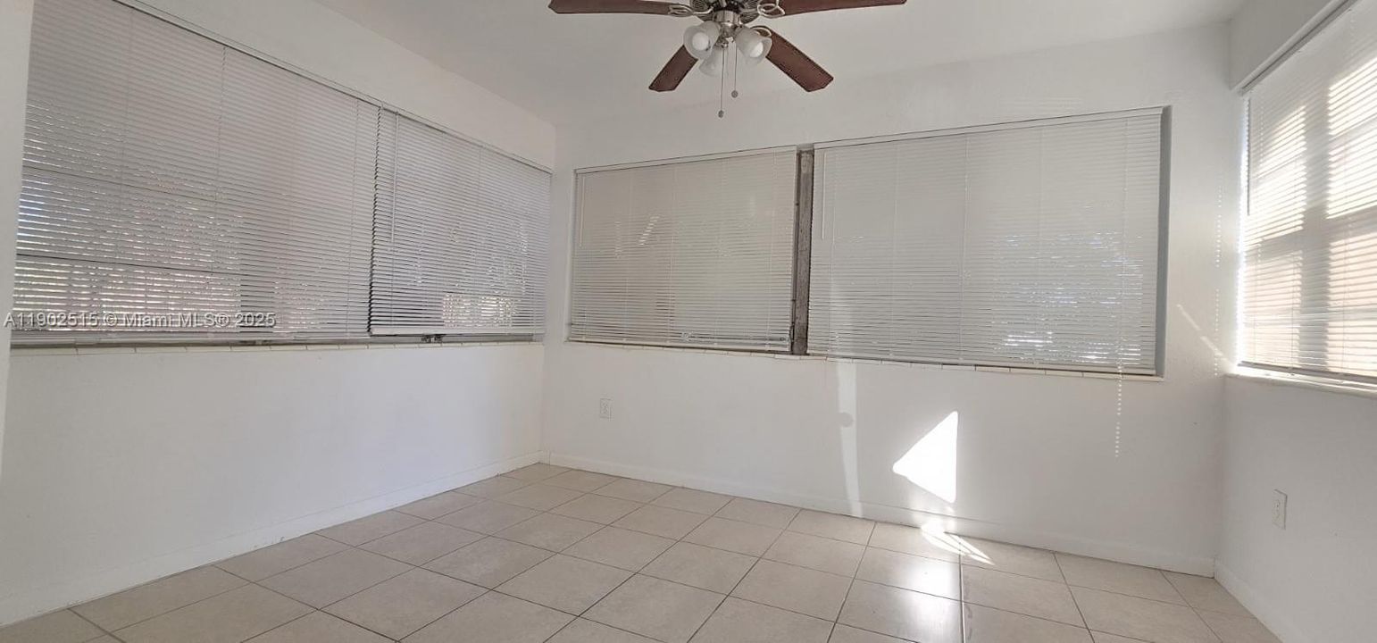 For Rent: $2,285 (3 beds, 1 baths, 1101 Square Feet)