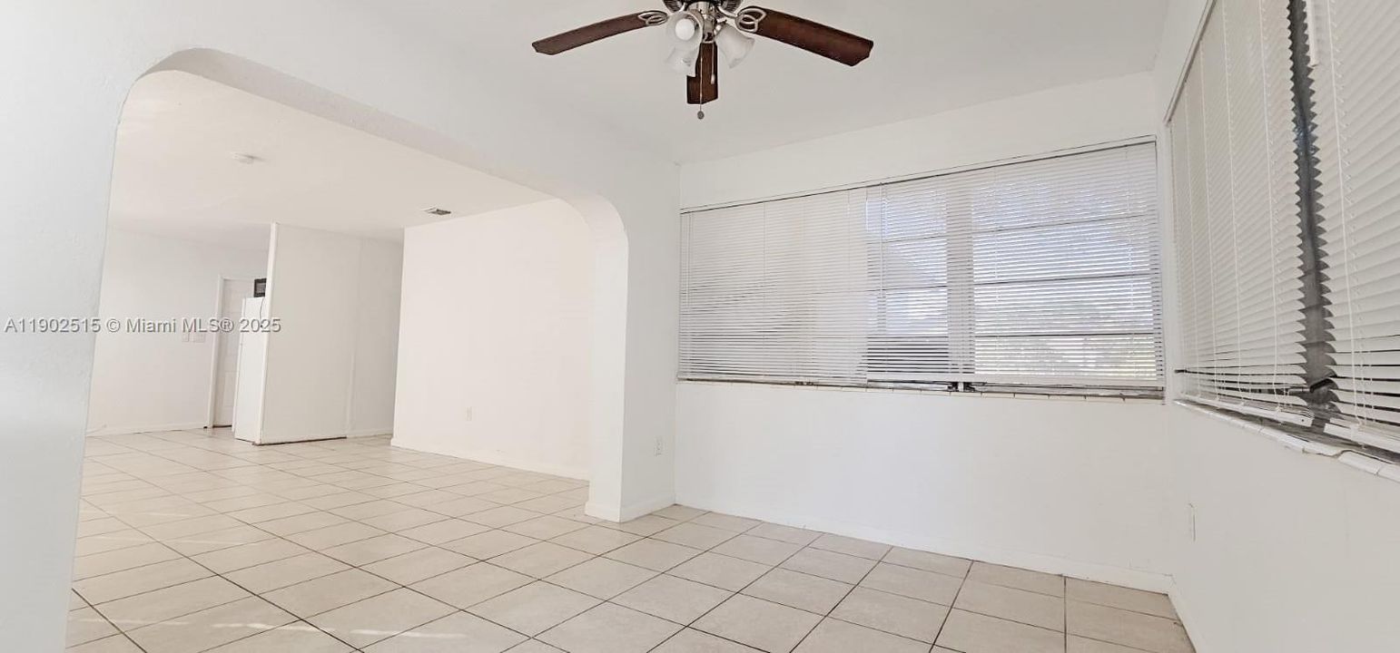 For Rent: $2,285 (3 beds, 1 baths, 1101 Square Feet)