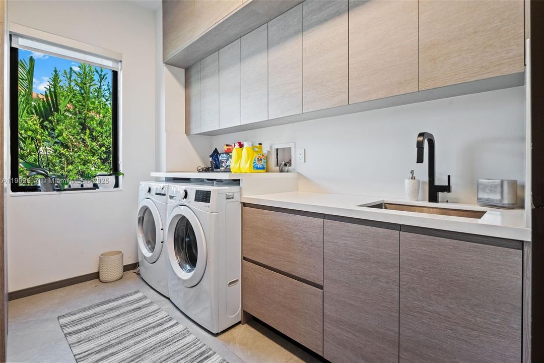 En Renta: $31,500 (4 camas, 5 baños, 4453 Pies cuadrados)