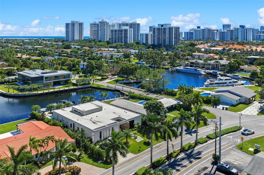 En Renta: $31,500 (4 camas, 5 baños, 4453 Pies cuadrados)