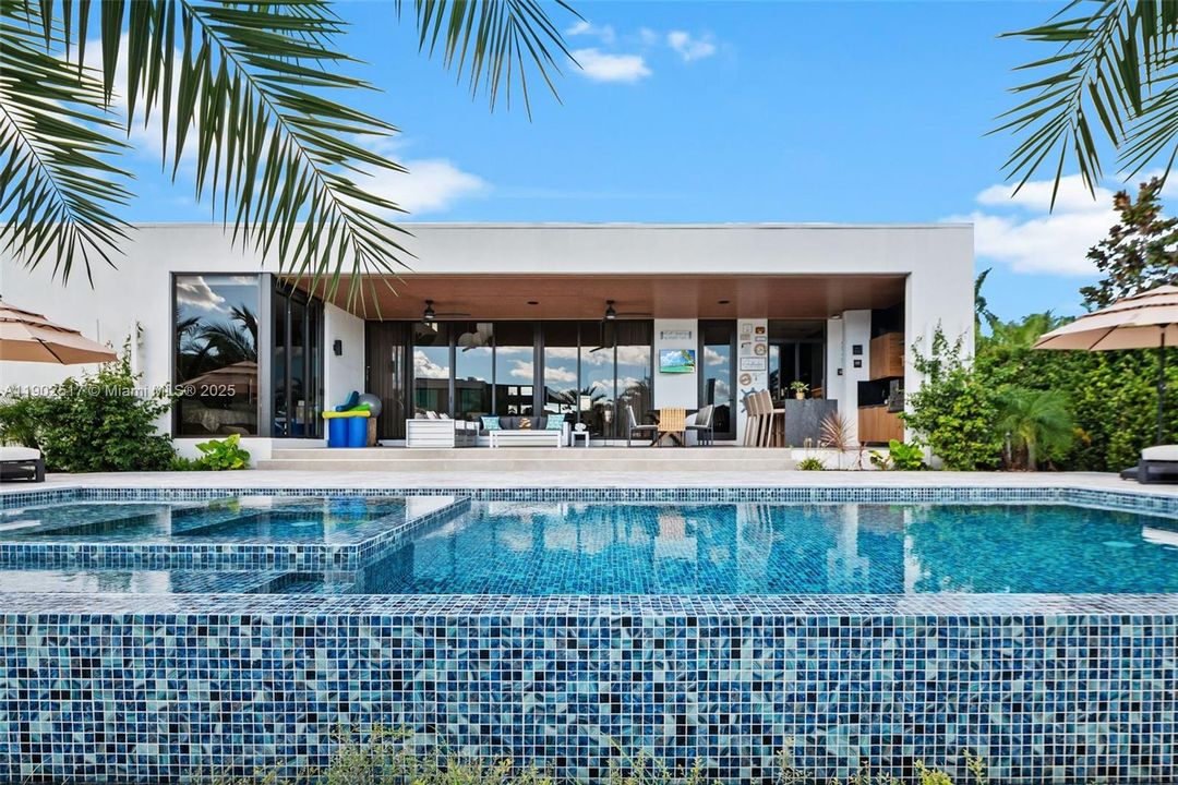 En Renta: $31,500 (4 camas, 5 baños, 4453 Pies cuadrados)