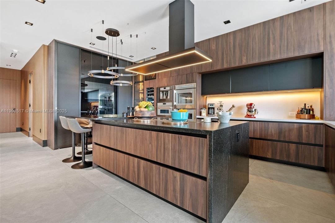 En Renta: $31,500 (4 camas, 5 baños, 4453 Pies cuadrados)