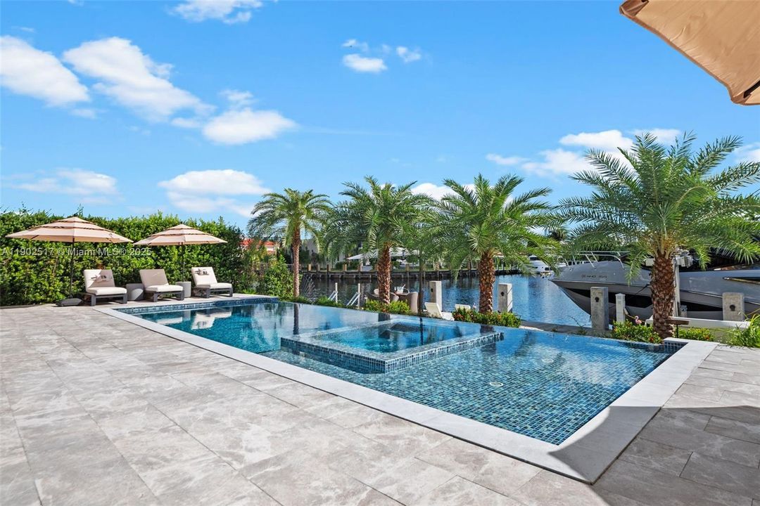 En Renta: $31,500 (4 camas, 5 baños, 4453 Pies cuadrados)