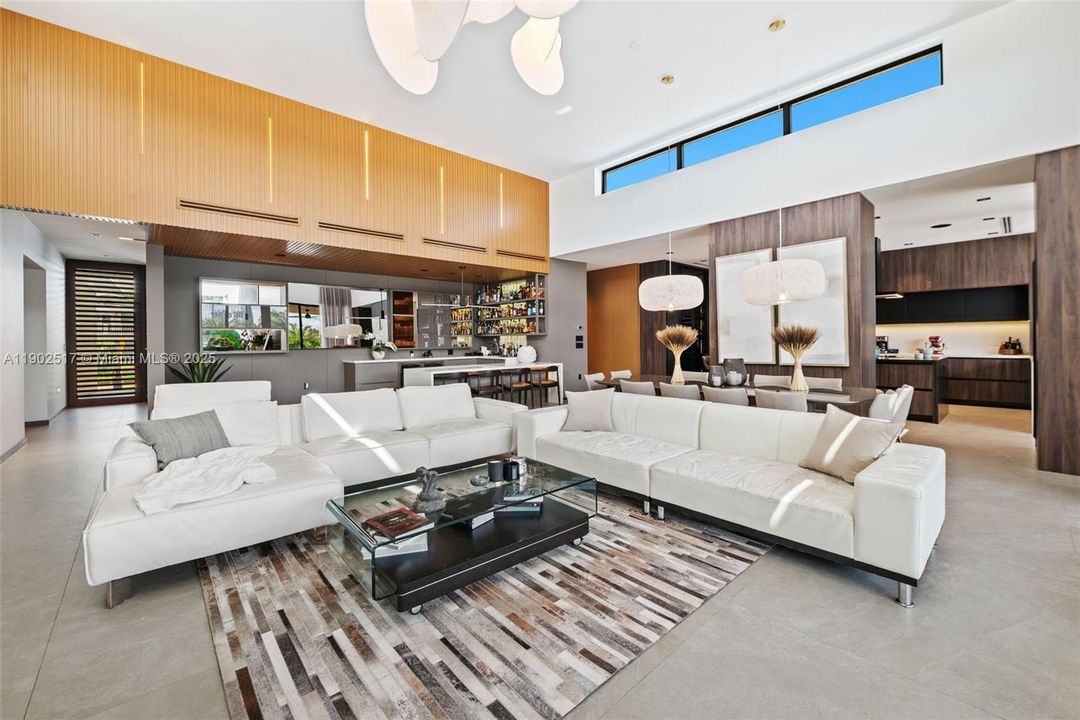 En Renta: $31,500 (4 camas, 5 baños, 4453 Pies cuadrados)