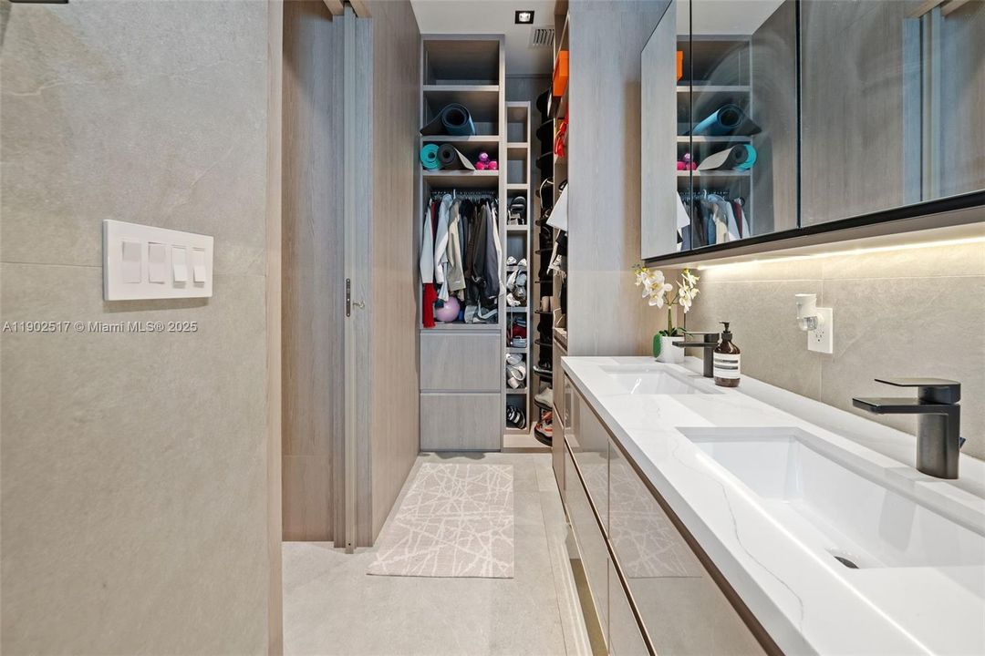 En Renta: $31,500 (4 camas, 5 baños, 4453 Pies cuadrados)